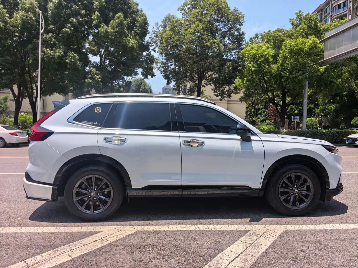 Honda CR-V 2023 2.0L e:HEV 2WD Smart Shine Edition фото 8