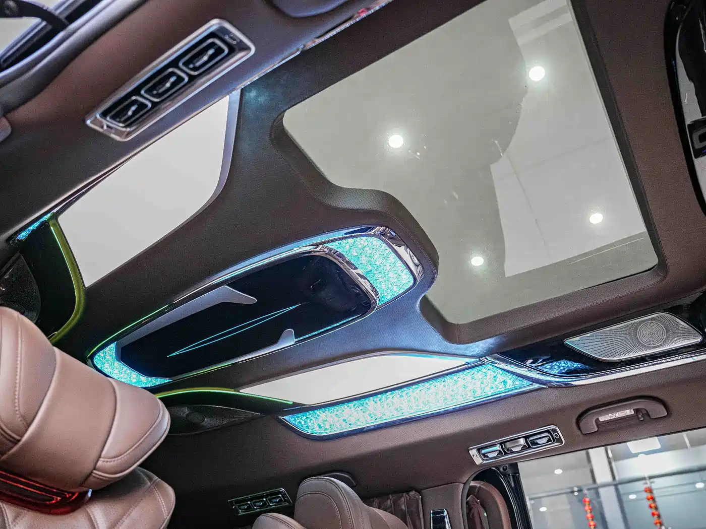 Mercedes-Benz V-Class 2024 V 300 L Long Wheelbase Premium фото 8