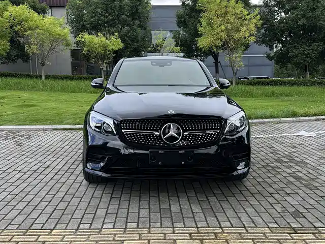 Mercedes-Benz GLC Coupe AMG 2017 AMG GLC 43 4MATIC Coupe SUV Special Edition — фото 2