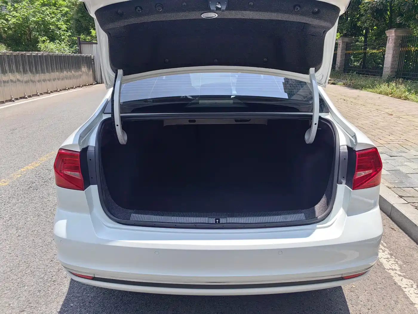 Volkswagen Bora 2016 Model 1.6L Automatic Comfort фото 12