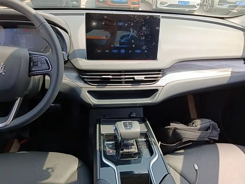 Hongqi E-QM5 2022 431km Charging Enjoyment Edition фото 13