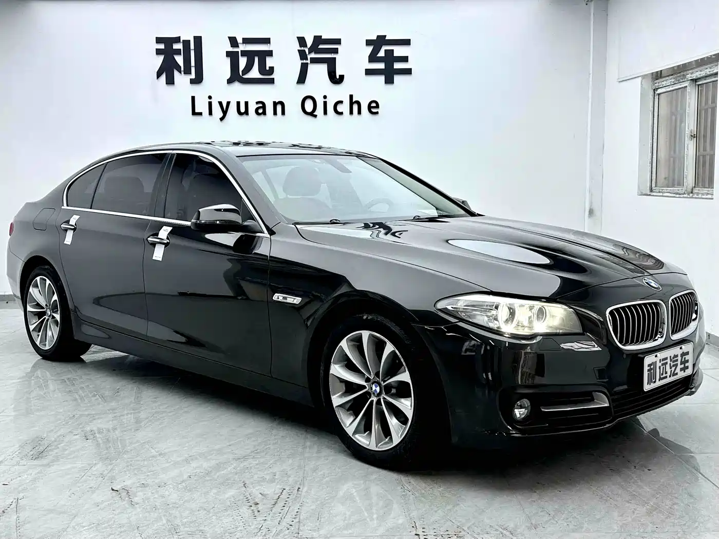 BMW 5 Series 2017 525Li Leading Edition фото 3