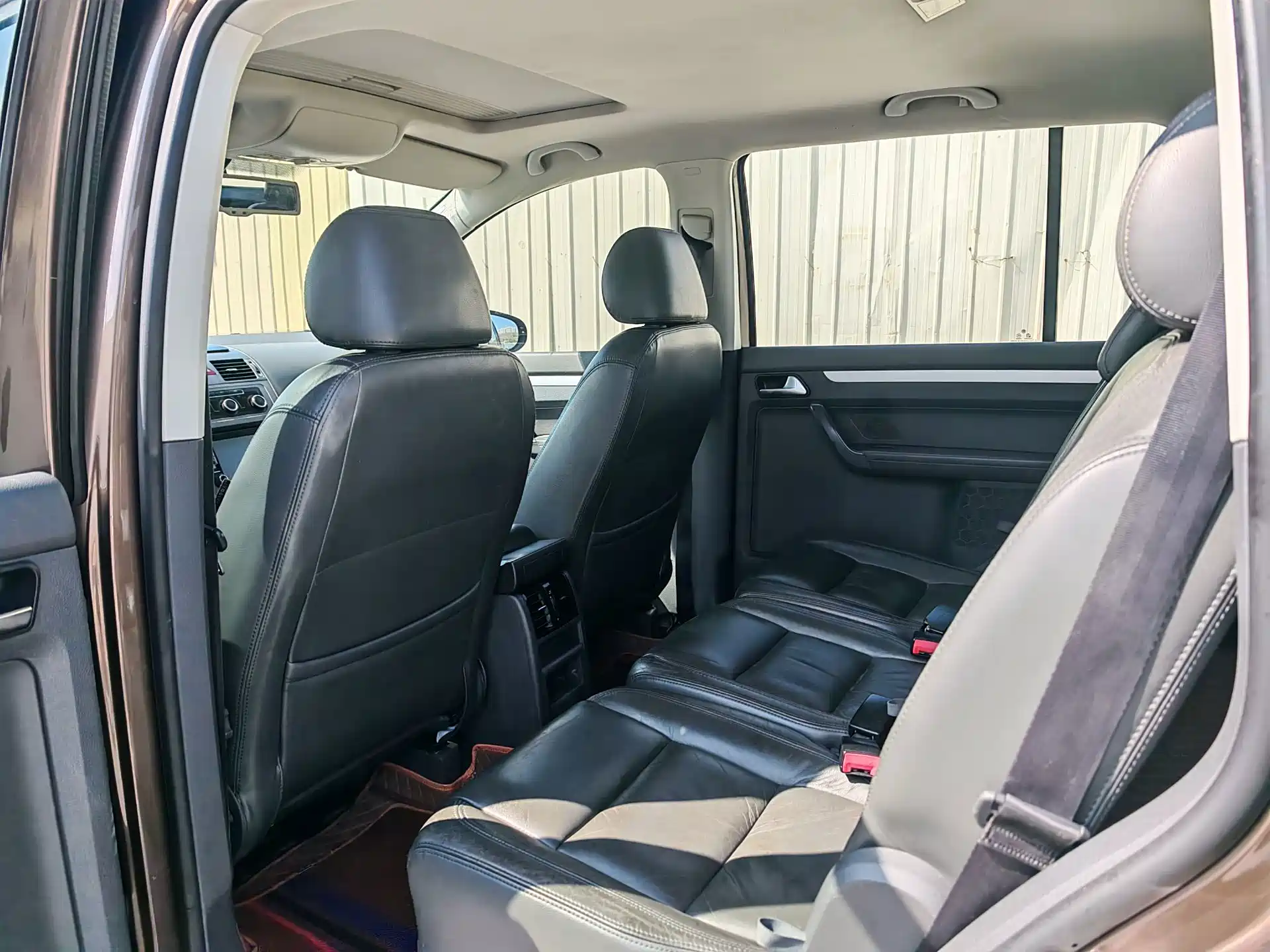 Photo 6 - Volkswagen Touran