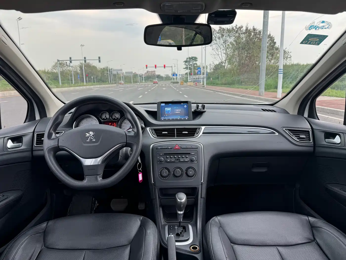 Peugeot 308 2014 Model Joy Edition Classic 1.6L Automatic Superior Style фото 4