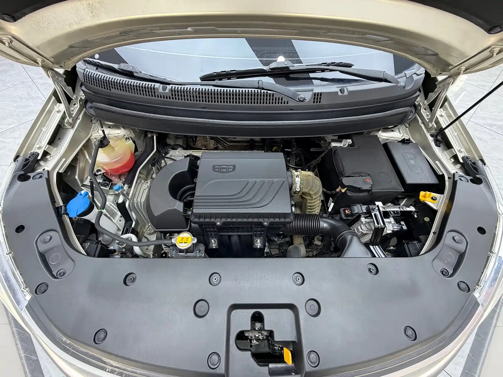 Фото 22 - Geely Vision X3