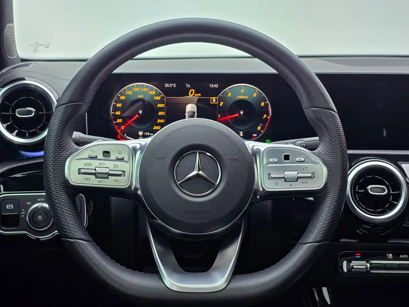 Mercedes-Benz A-Class 2019 A 200 L Sport Sedan фото 20