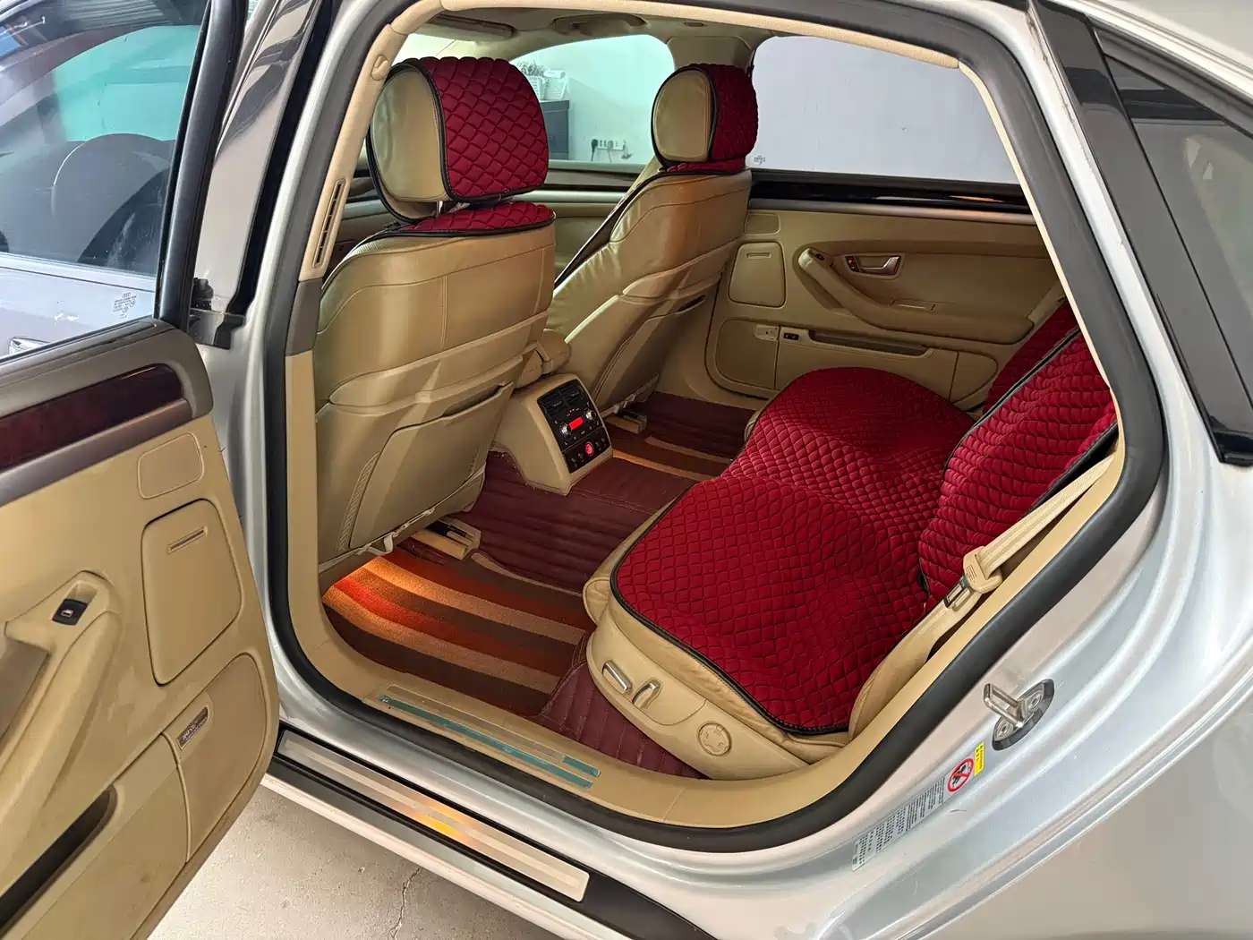 Photo 10 - Audi A8