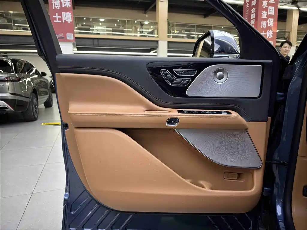 Lincoln Aviator 2020 3.0T V6 AWD Presidential Edition фото 14