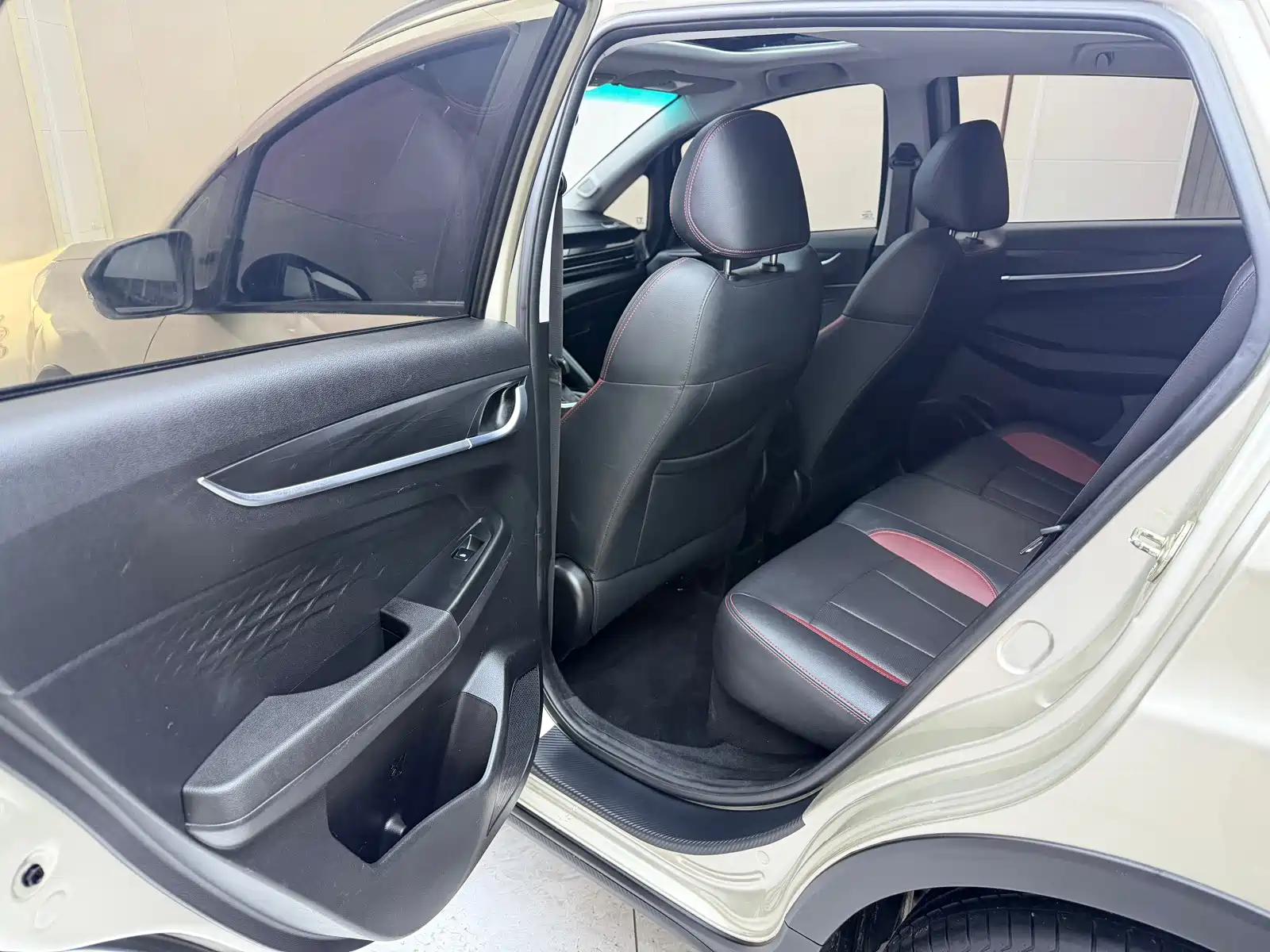 Фото 15 - Geely Vision X3