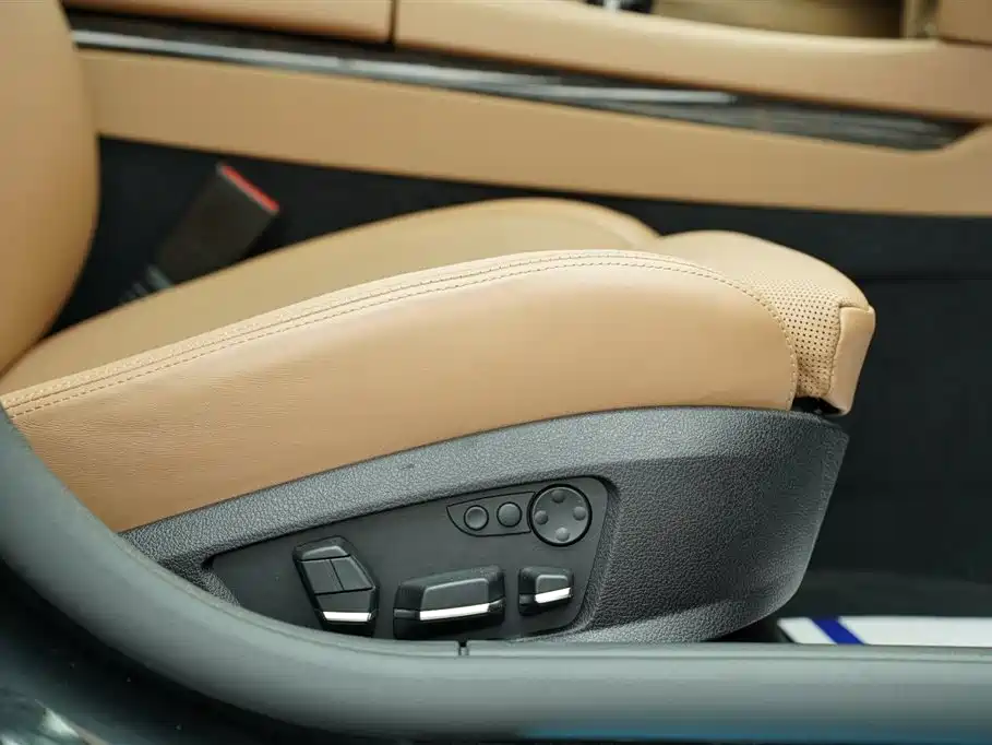 BMW 7 Series 2010 760Li фото 28