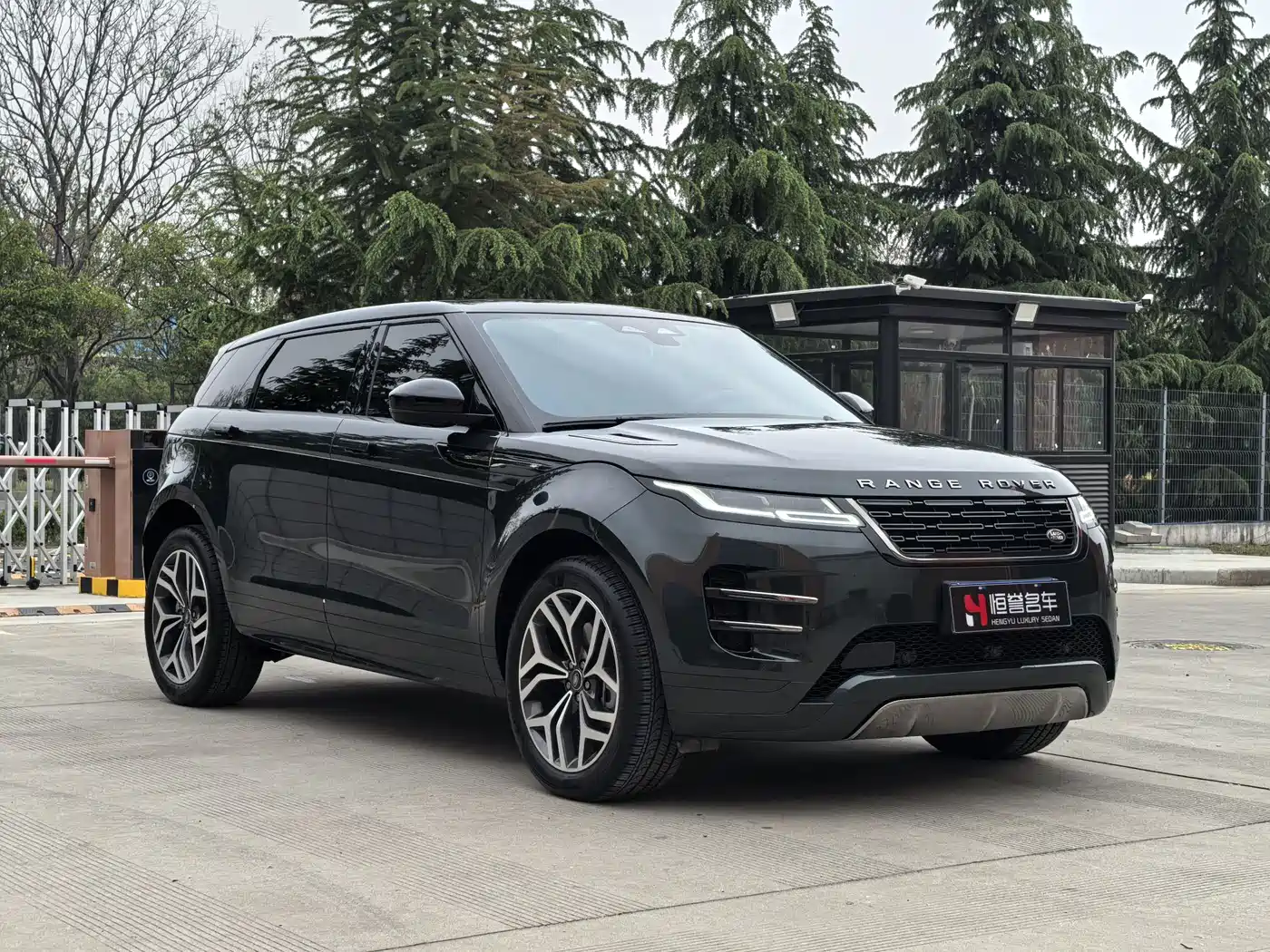 Land Rover Range Rover Evoque 2024 Range Rover Evoque L 249PS Light Master Edition фото 3