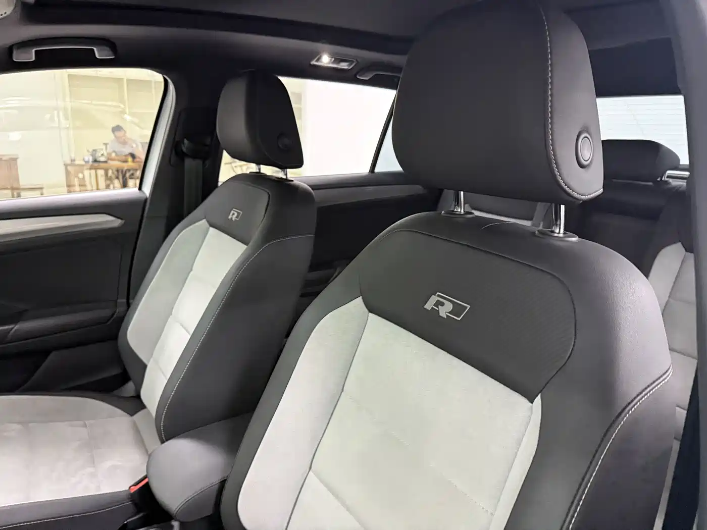 Volkswagen T-ROC 2020 280TSI DSG 2WD R-Line Pro фото 11