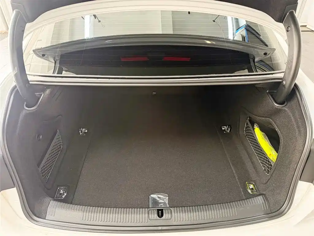 Photo 15 - Audi A4L
