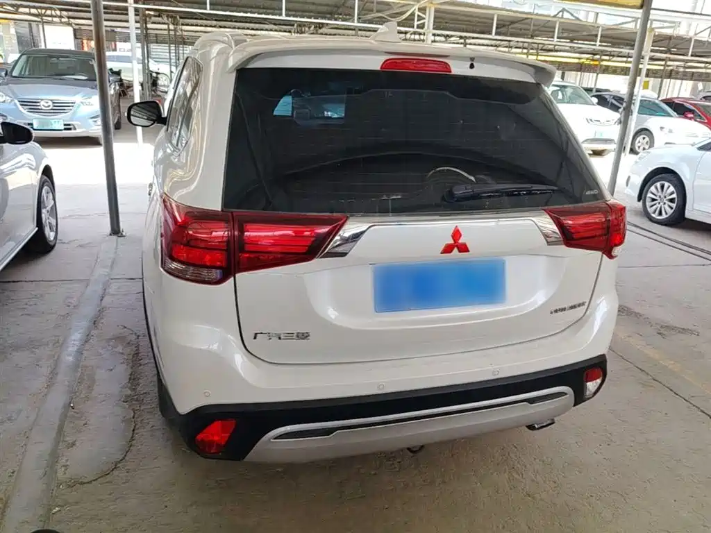MITSUBISHI OUTLANDER