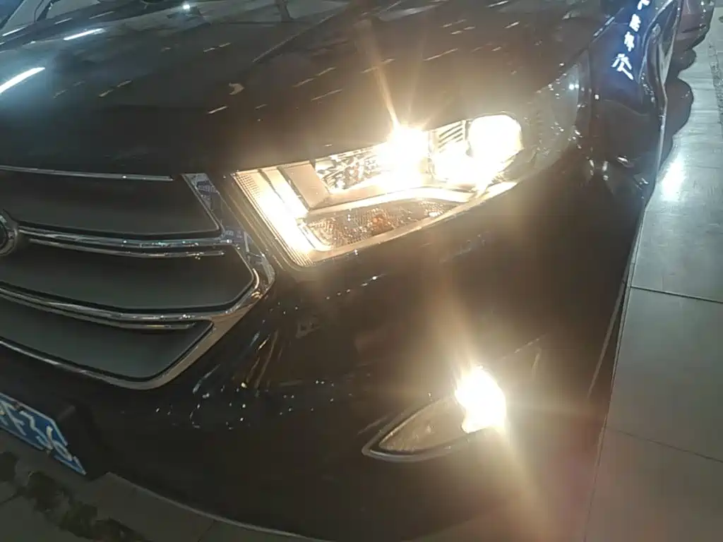 Фото 24 - Ford Edge