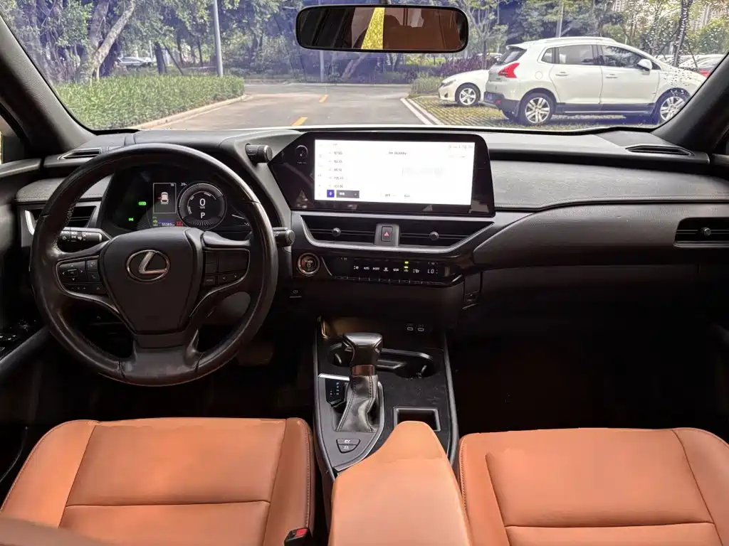 Photo 10 - Lexus UX