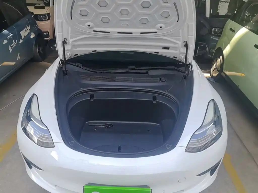 Фото 20 - Tesla Model 3