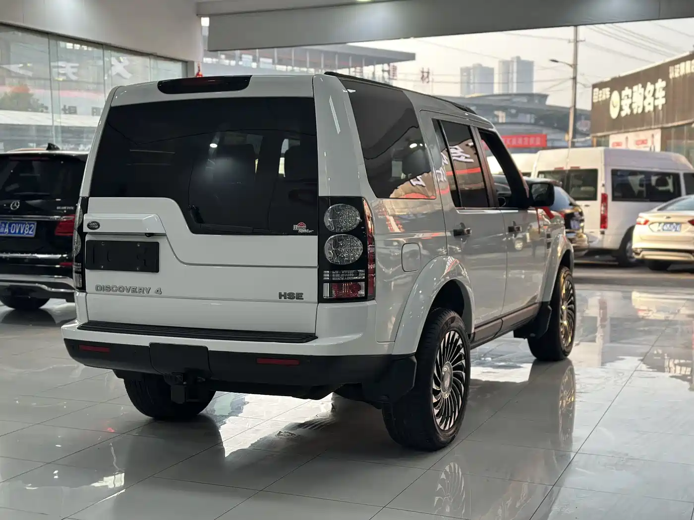 Land Rover Discovery 2013 3.0 SDV6 HSE Diesel фото 6