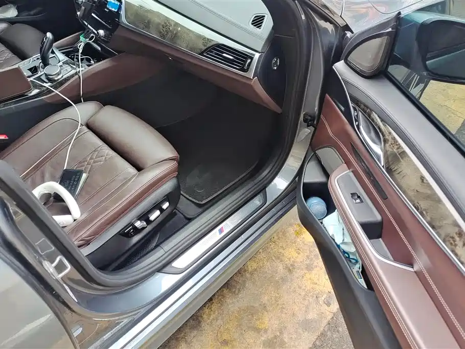 BMW 6 Series GT 2018 640i xDrive M Sport Package фото 8