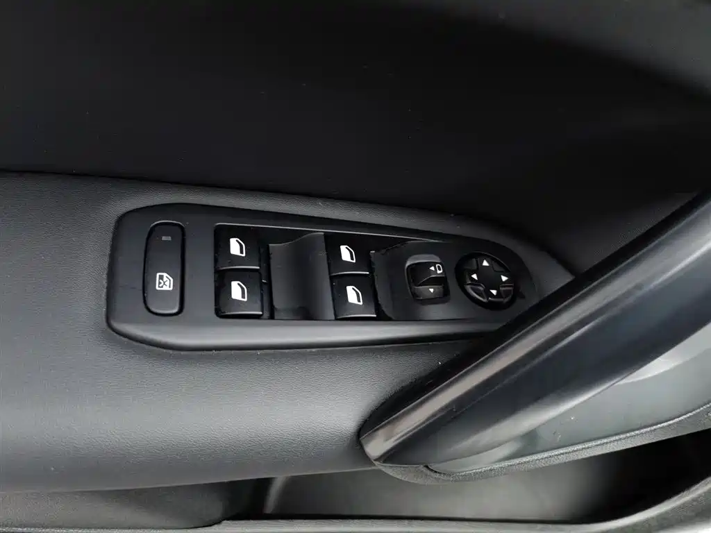 Peugeot 408 2022 1.6T Light Chaser Edition фото 9