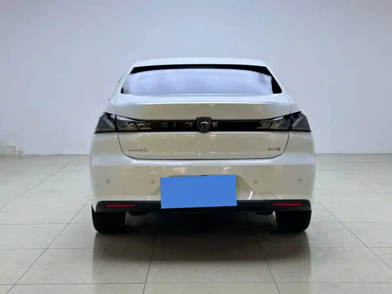 PEUGEOT 408