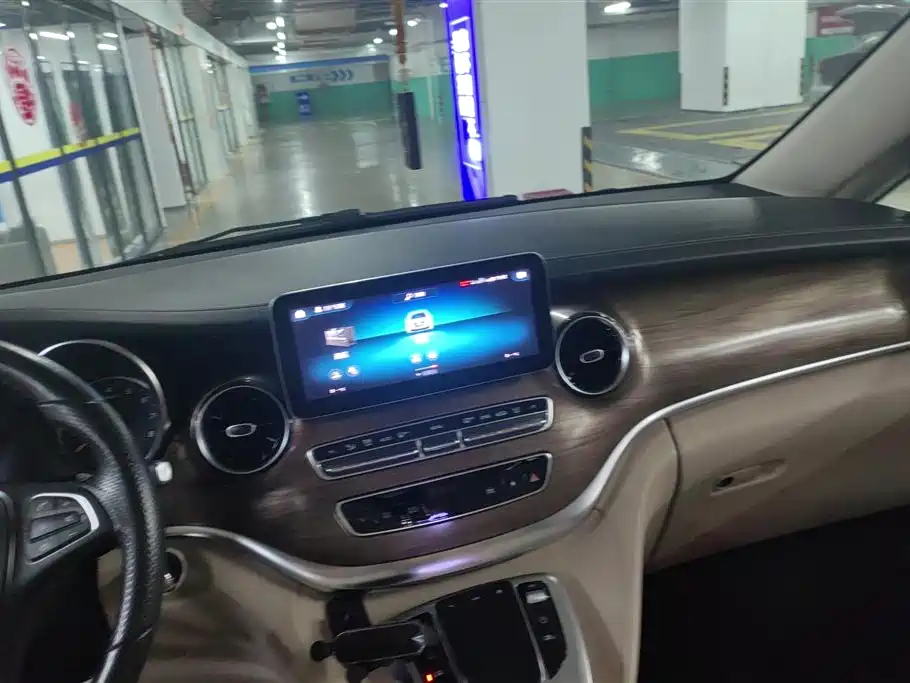 MERCEDES-BENZ V CLASS