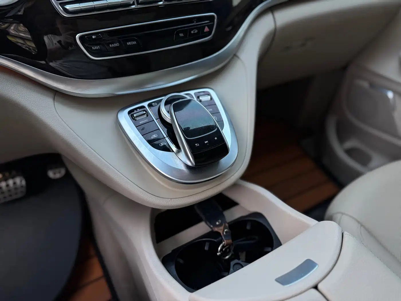 Mercedes-Benz V-Class 2017 Model V 260 Premium Edition фото 13