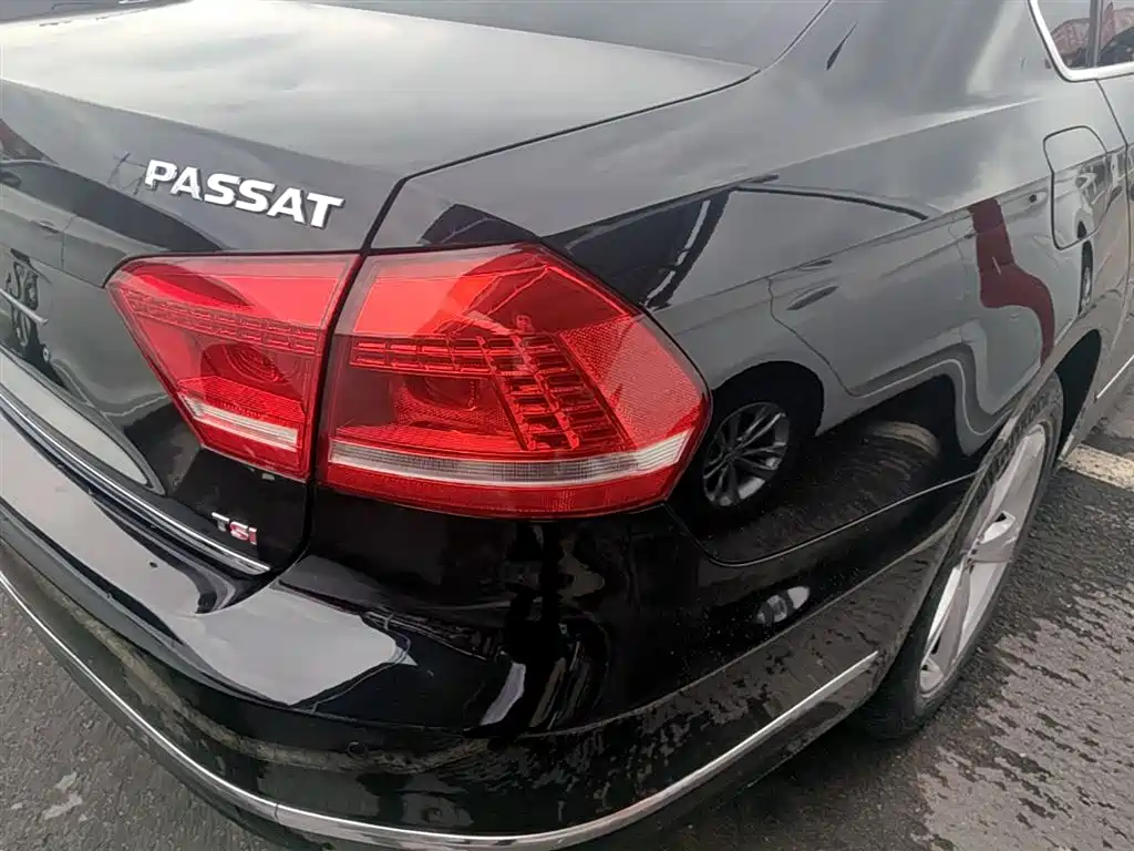 Volkswagen Passat 2014 1.8TSI DSG Executive Edition фото 8