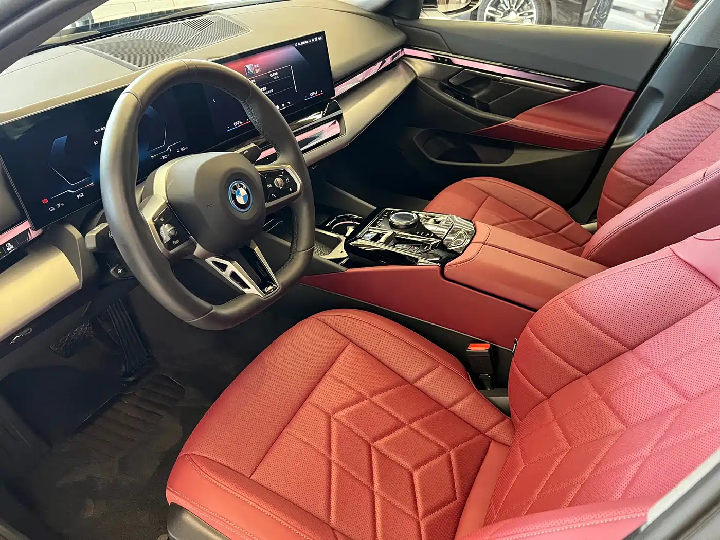 Photo 8 - BMW i5