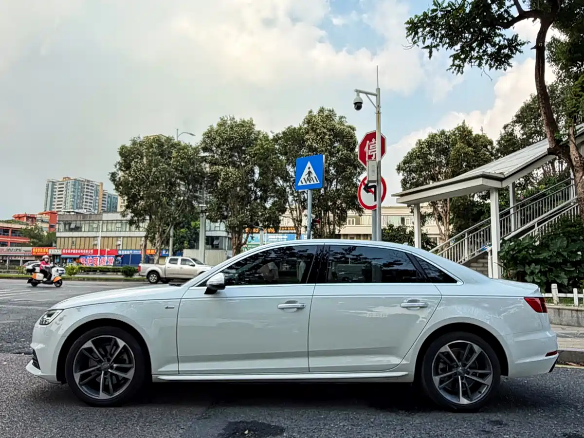 صورة 12 - Audi A4L