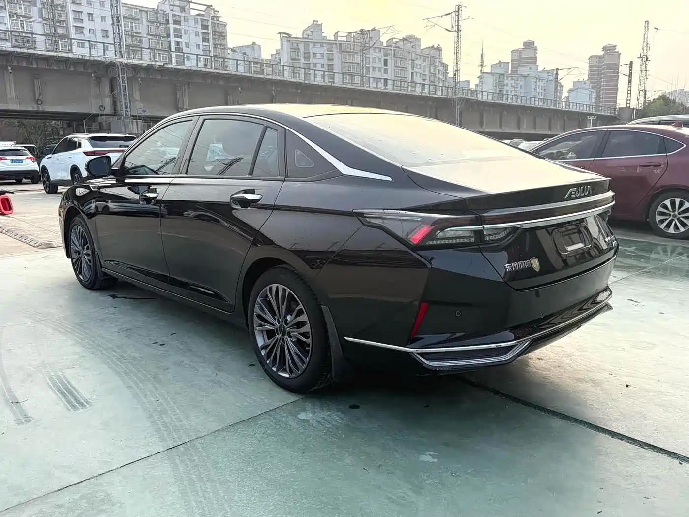 DONGFENG YI HYUN MAX