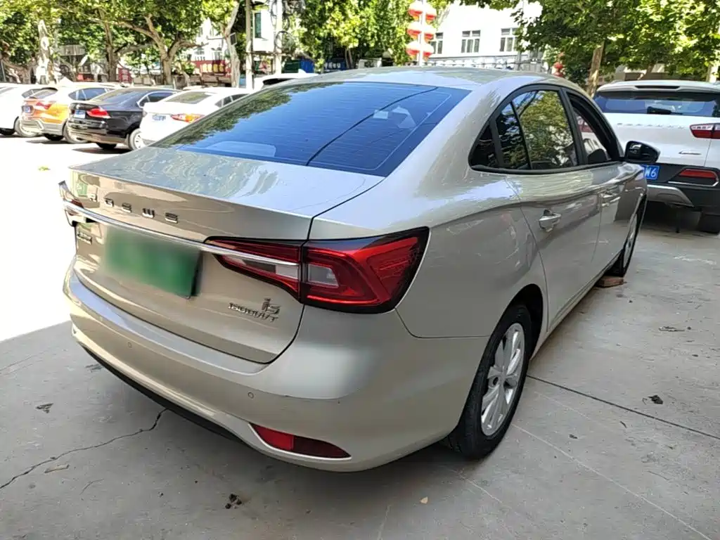 Фото 7 - Roewe i5