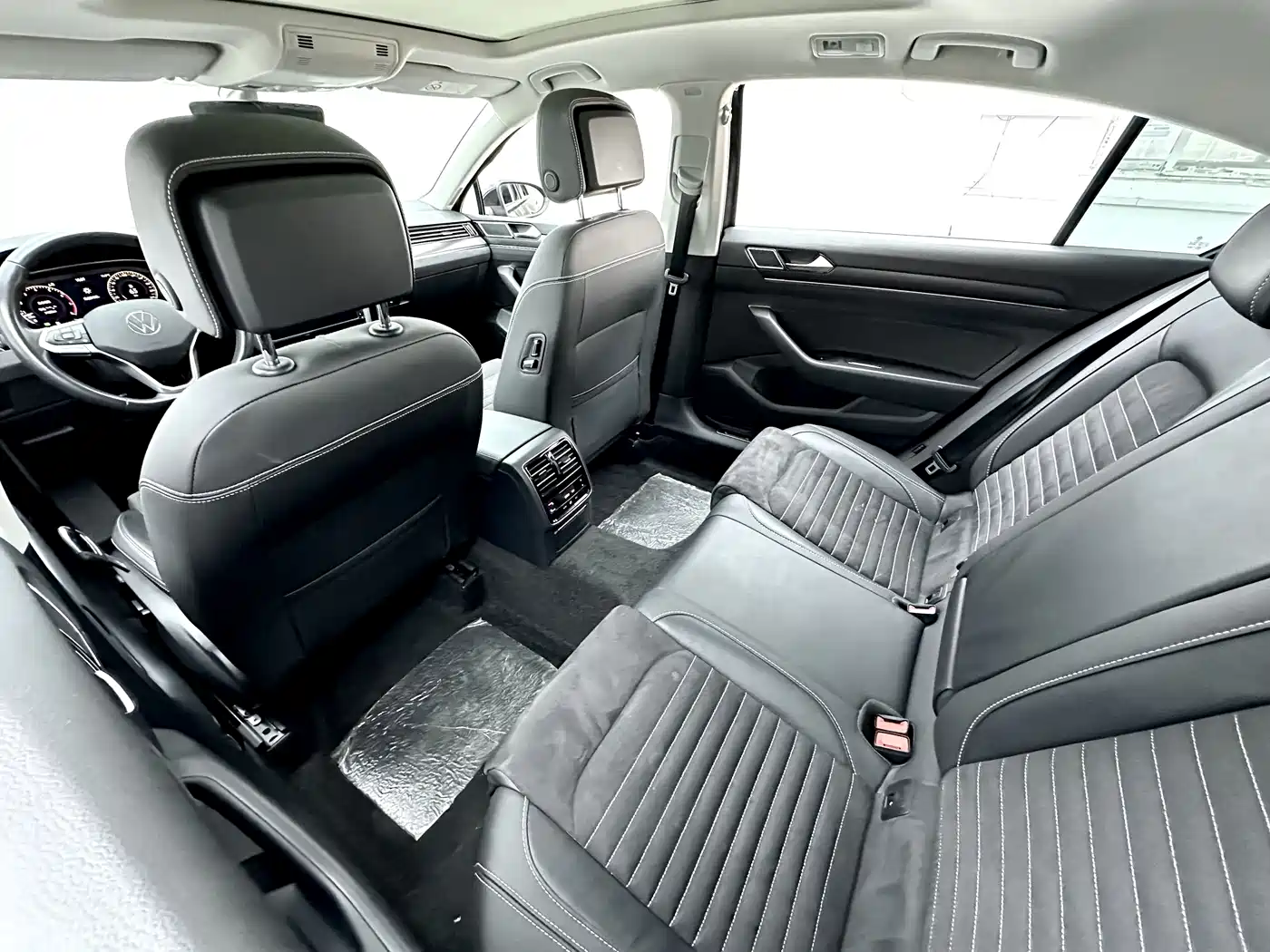 Volkswagen Magotan 2021 330TSI DSG 30th Anniversary Edition фото 12