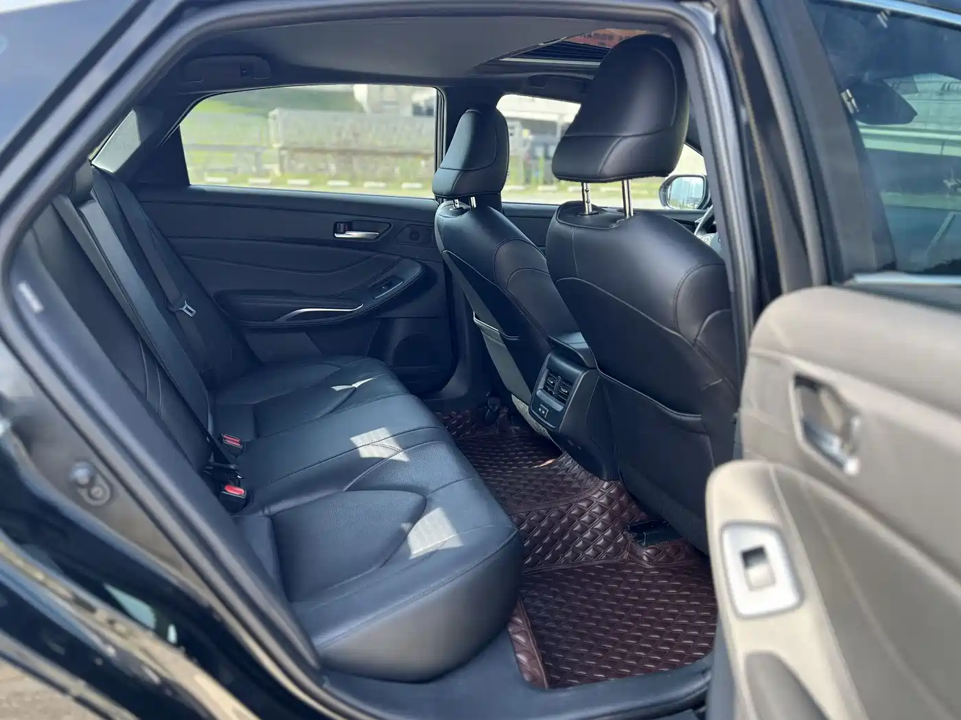 Toyota Avalon 2023 2.5L Luxury Edition фото 12