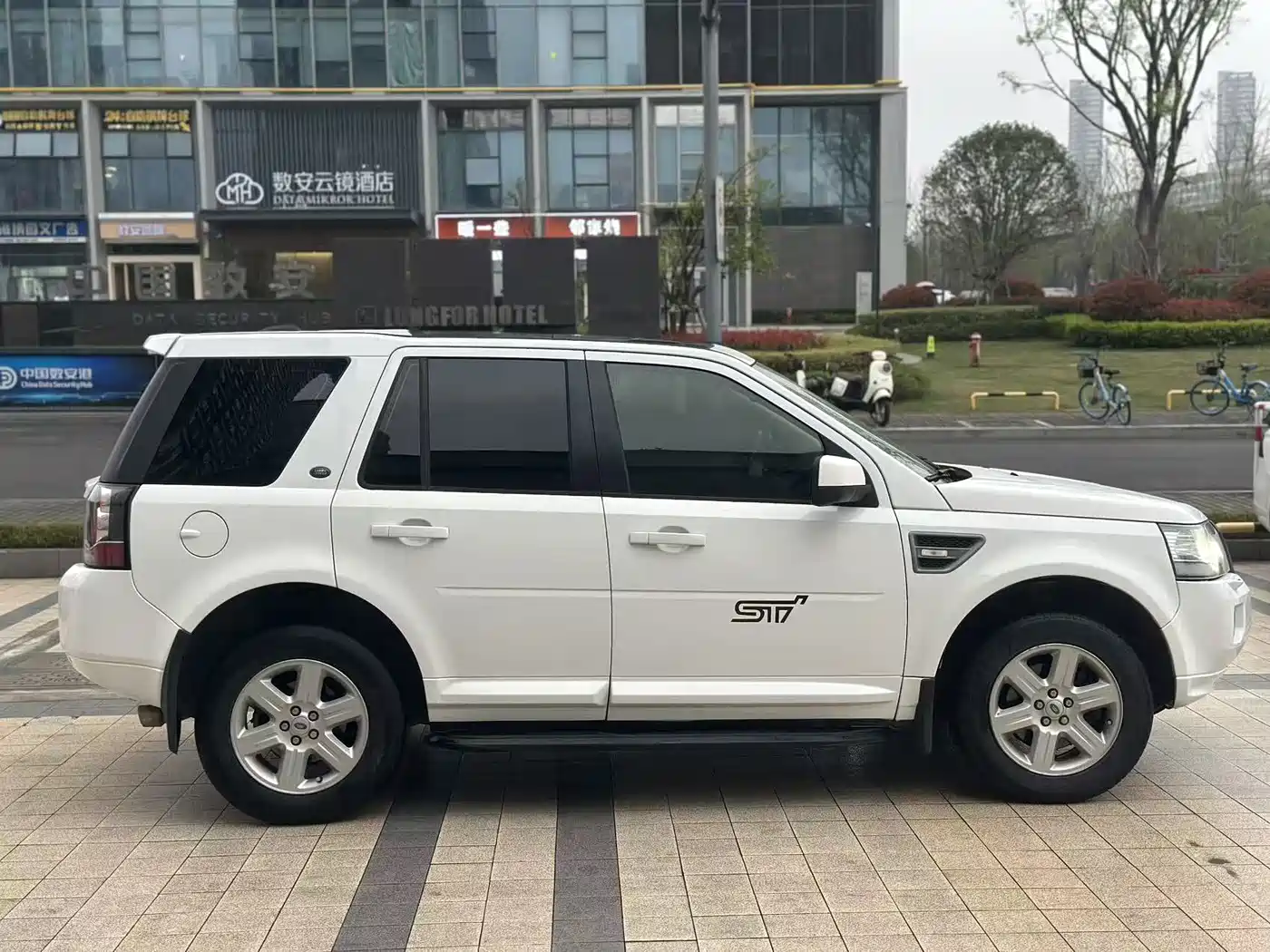 Land Rover Freelander 2 2014 2.0T Si4 S Gasoline Edition фото 8