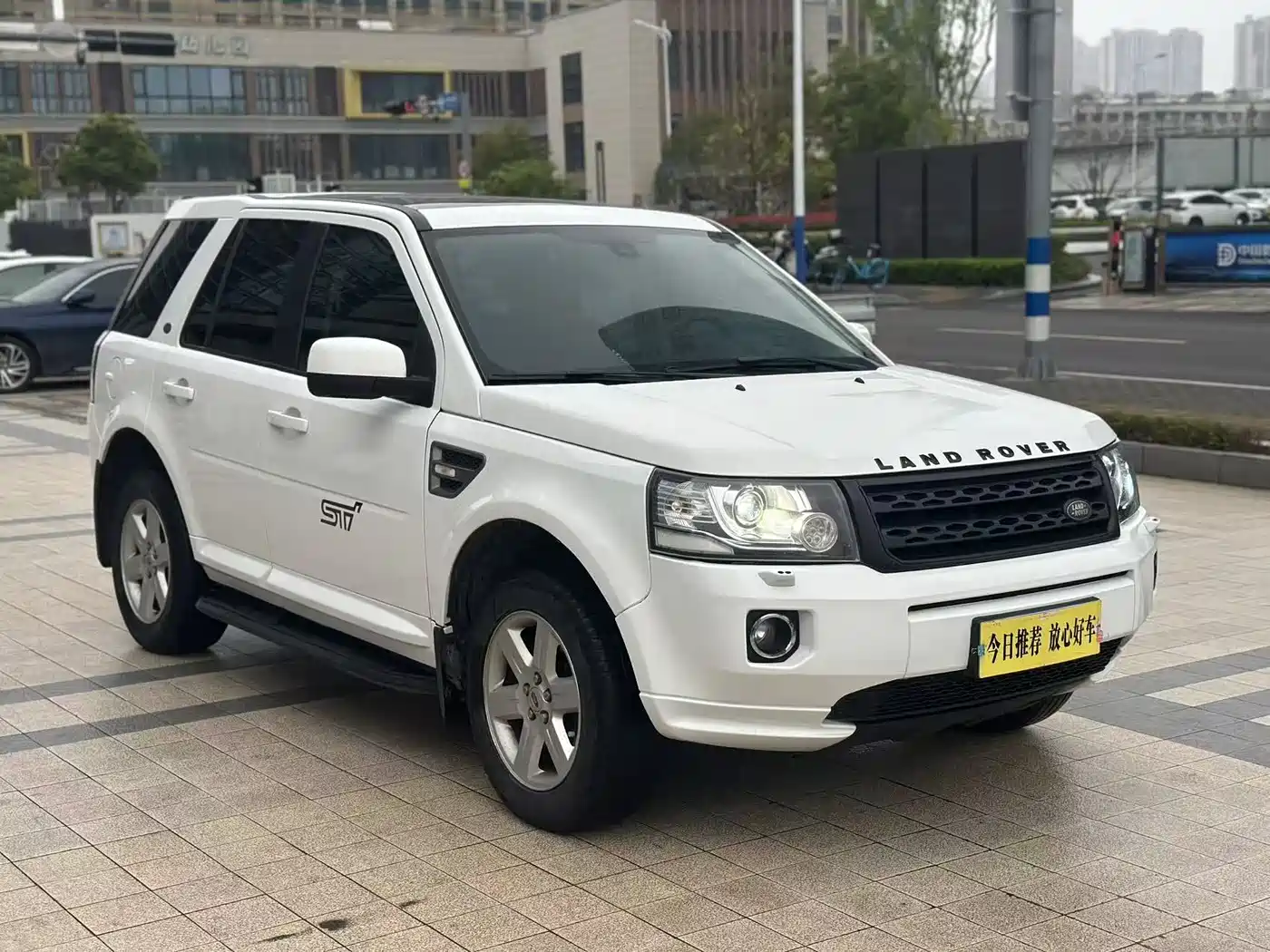 Land Rover Freelander 2 2014 2.0T Si4 S Gasoline Edition фото 3