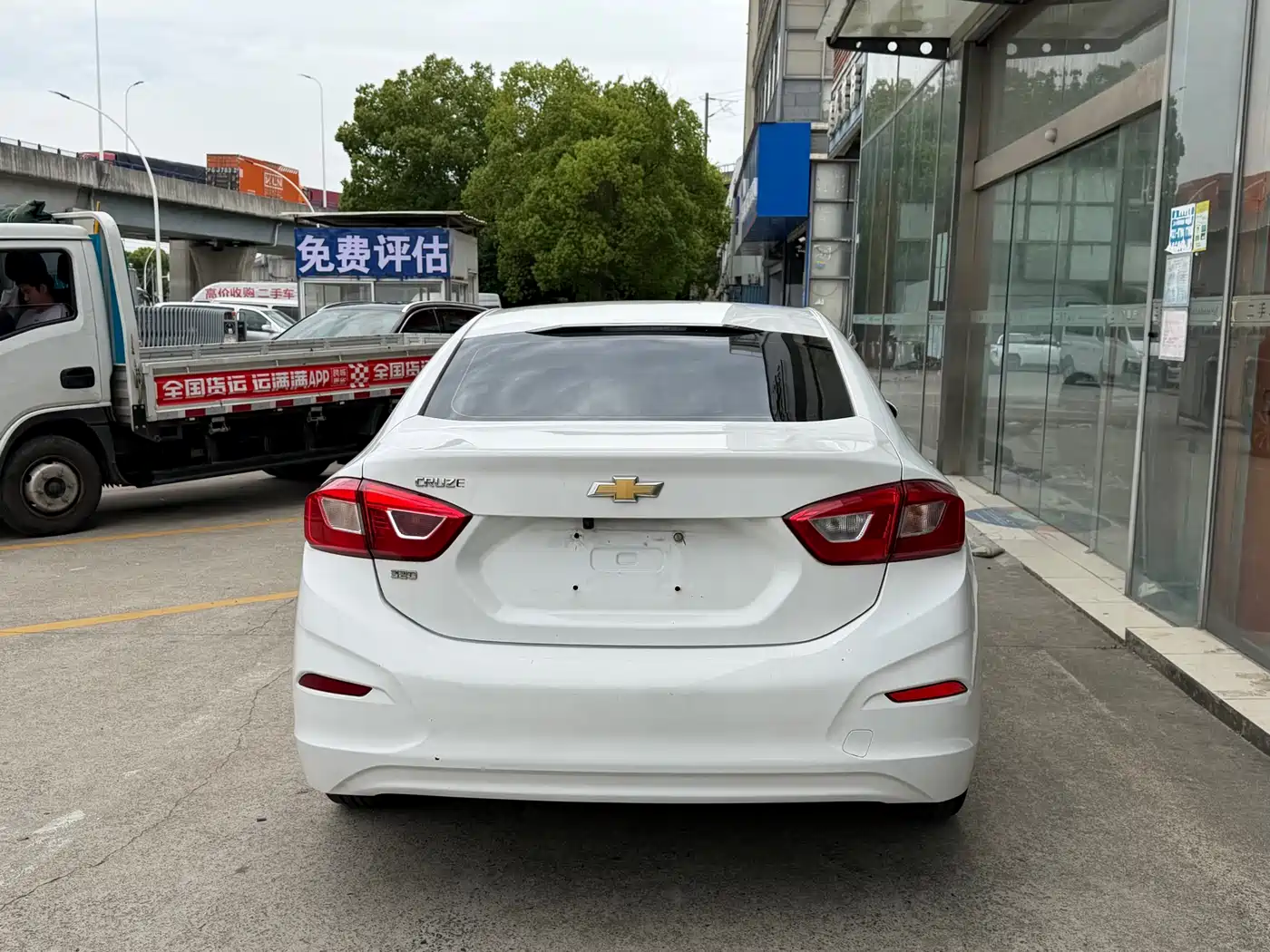 Chevrolet Cruze 2018 320 Automatic Pioneer Sunroof Edition фото 4