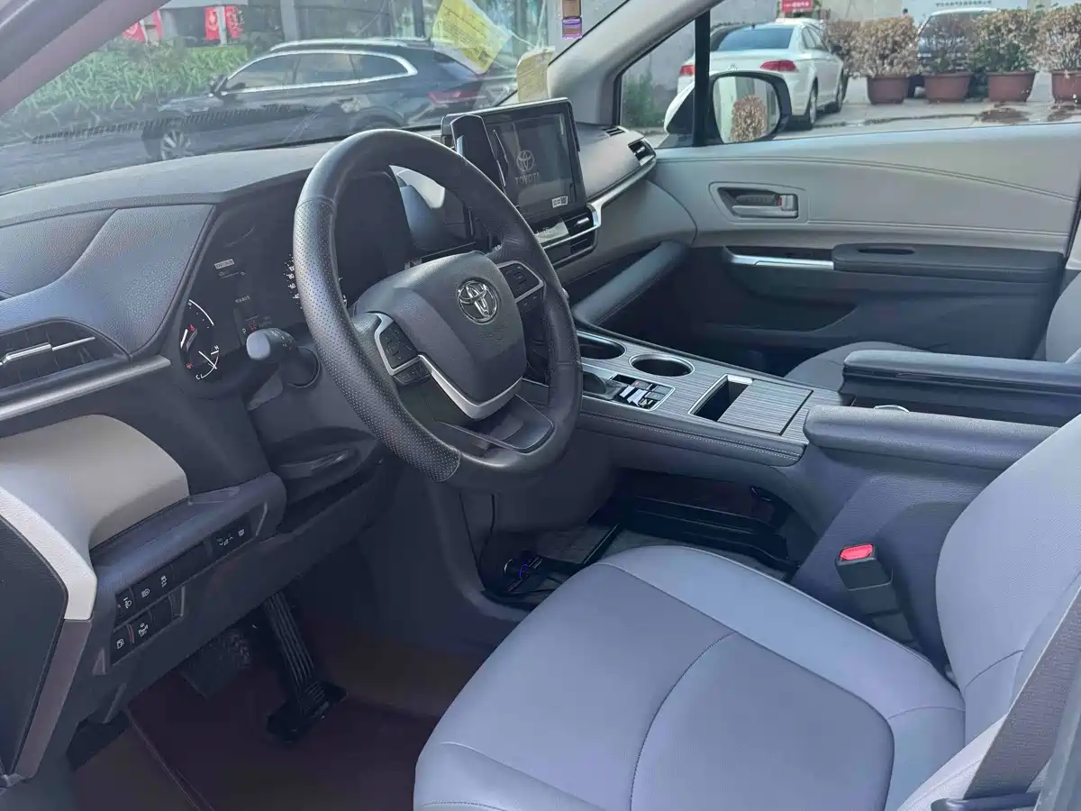 Toyota Granvia 2023 2023 2.5L Hybrid Luxury Edition