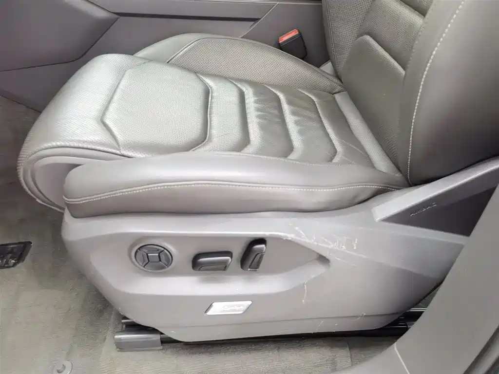 Volkswagen Touareg 2019 2.0TSI Sharp Wing Edition China VI фото 20