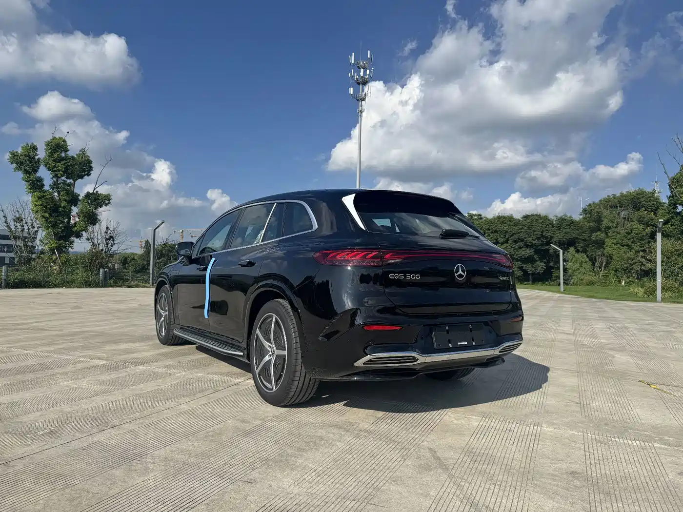 Mercedes-Benz EQS SUV 2026 2025 Model 500 4MATIC
