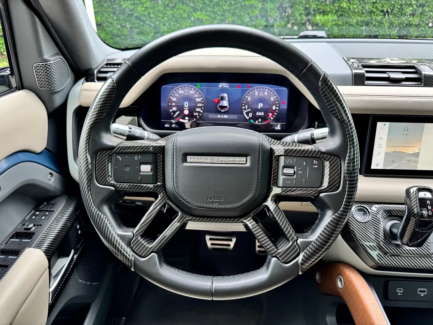 Land Rover Defender 2021 110 P400 Dark Special Edition фото 11