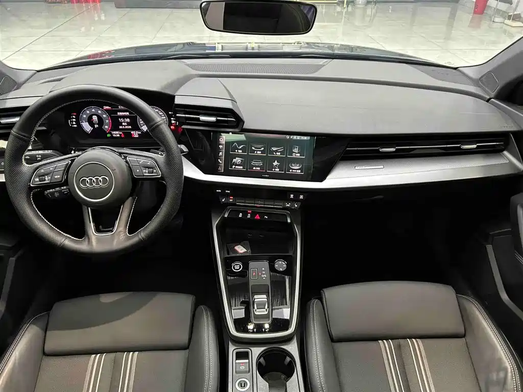 Audi A3 2023 Facelift Sportback 35 TFSI Fashion Sport фото 2