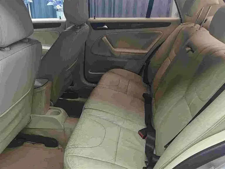 Volkswagen Bora 2012 1.6L Manual Comfort Value Edition фото 8