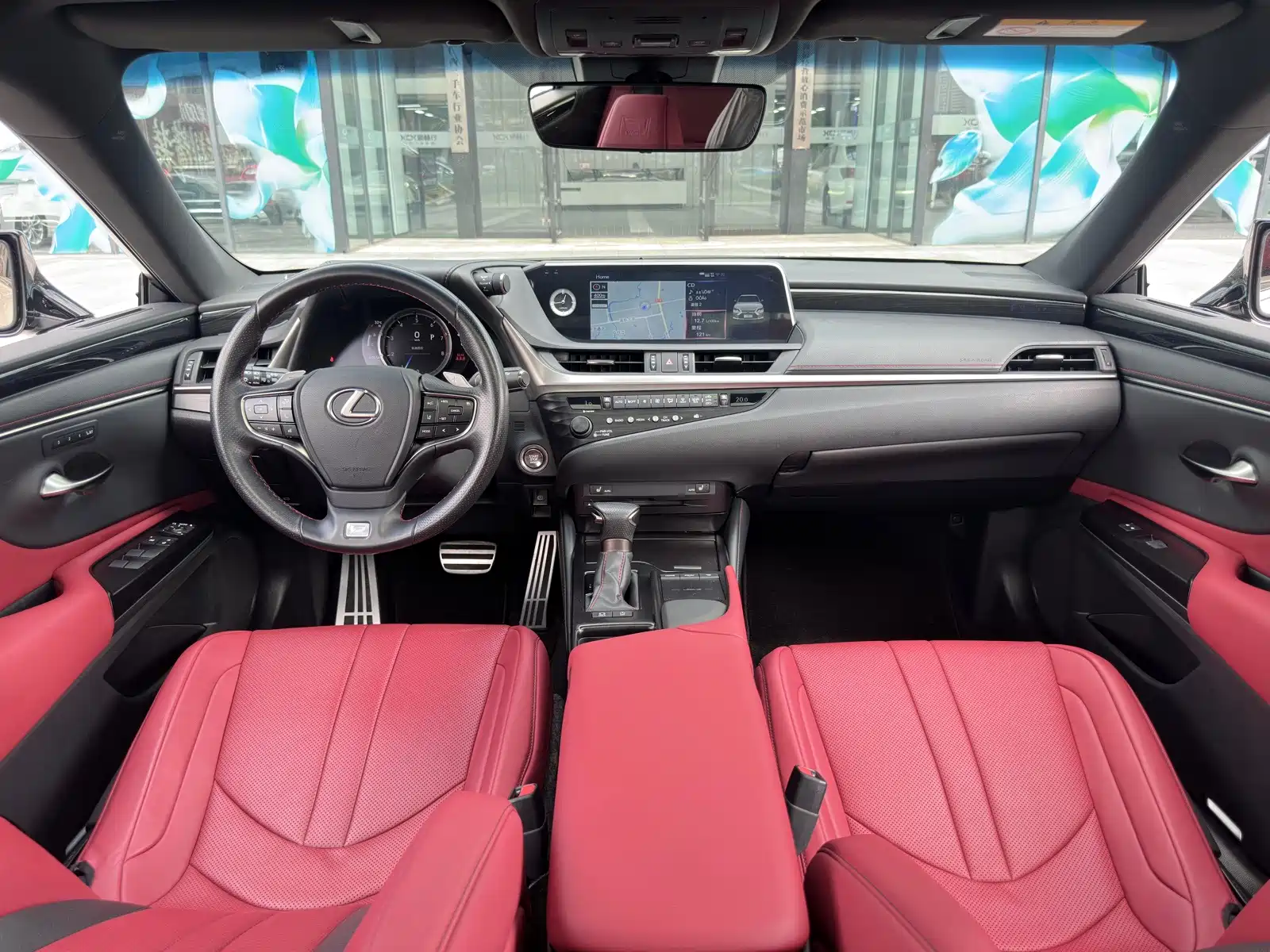 Photo 11 - Lexus ES