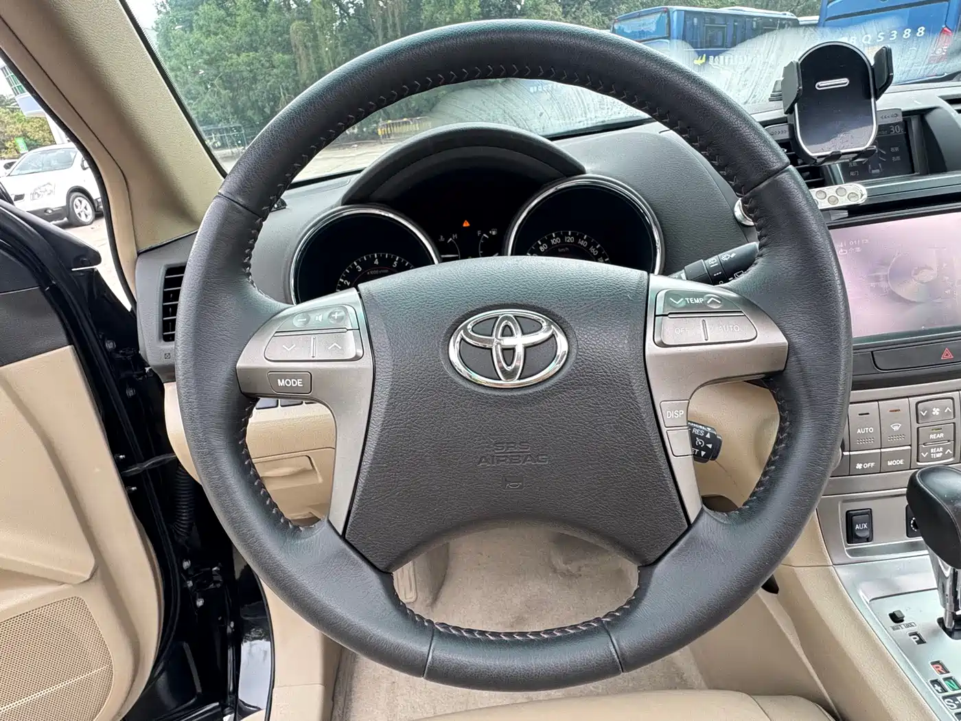 Toyota Highlander 2011 2.7L 2WD 7-seat Luxury фото 13