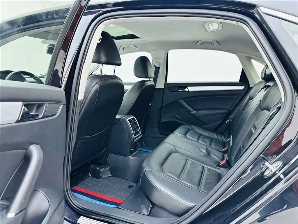 Volkswagen Passat 2015 1.8TSI Automatic Prestige Edition фото 14