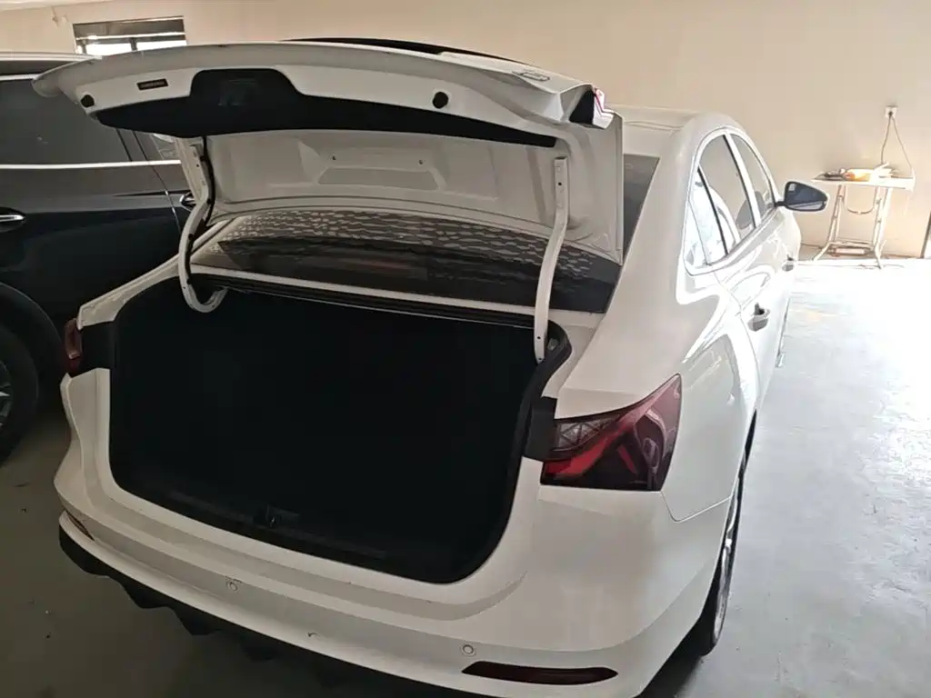 Photo 19 - Roewe i5