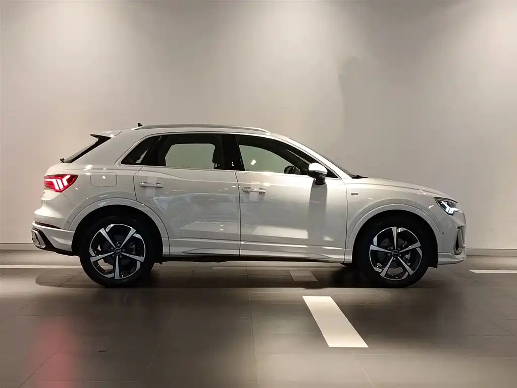 Audi Q3 2024 2024 35 TFSI Fashion Sport