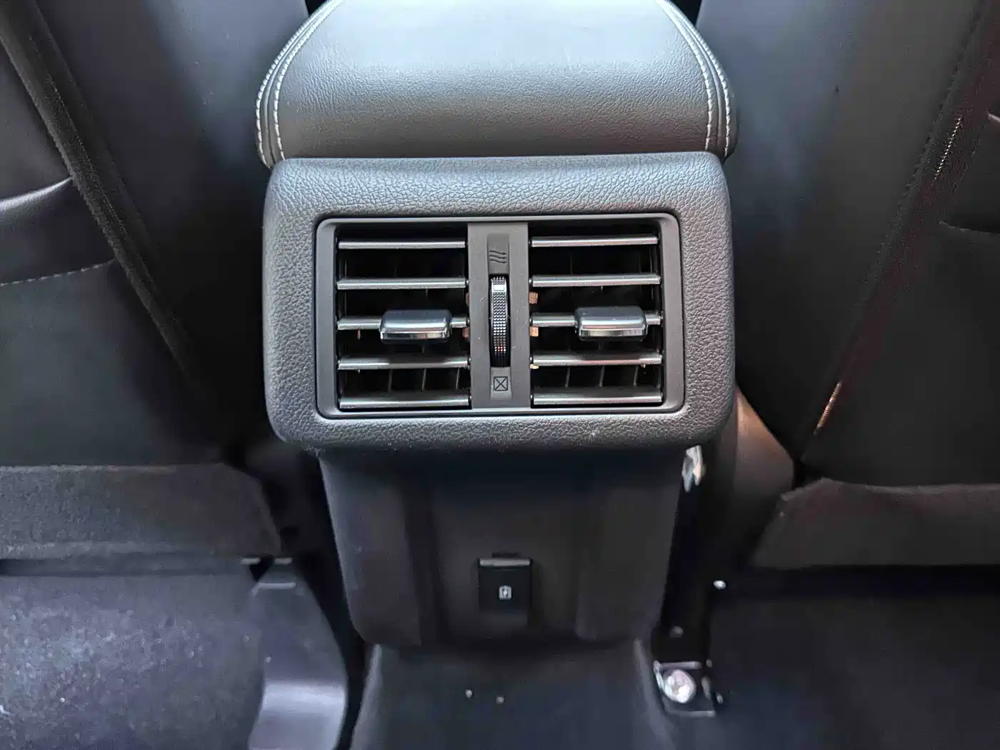 Mitsubishi Outlander 2022 2021 Facelift 2.0L 2WD Premium Edition 5-Seater