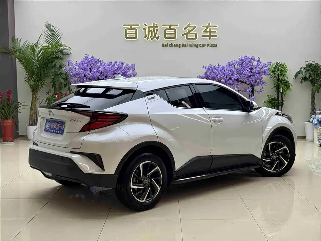 Toyota C-HR 2021 2.0L Luxury Edition фото 5